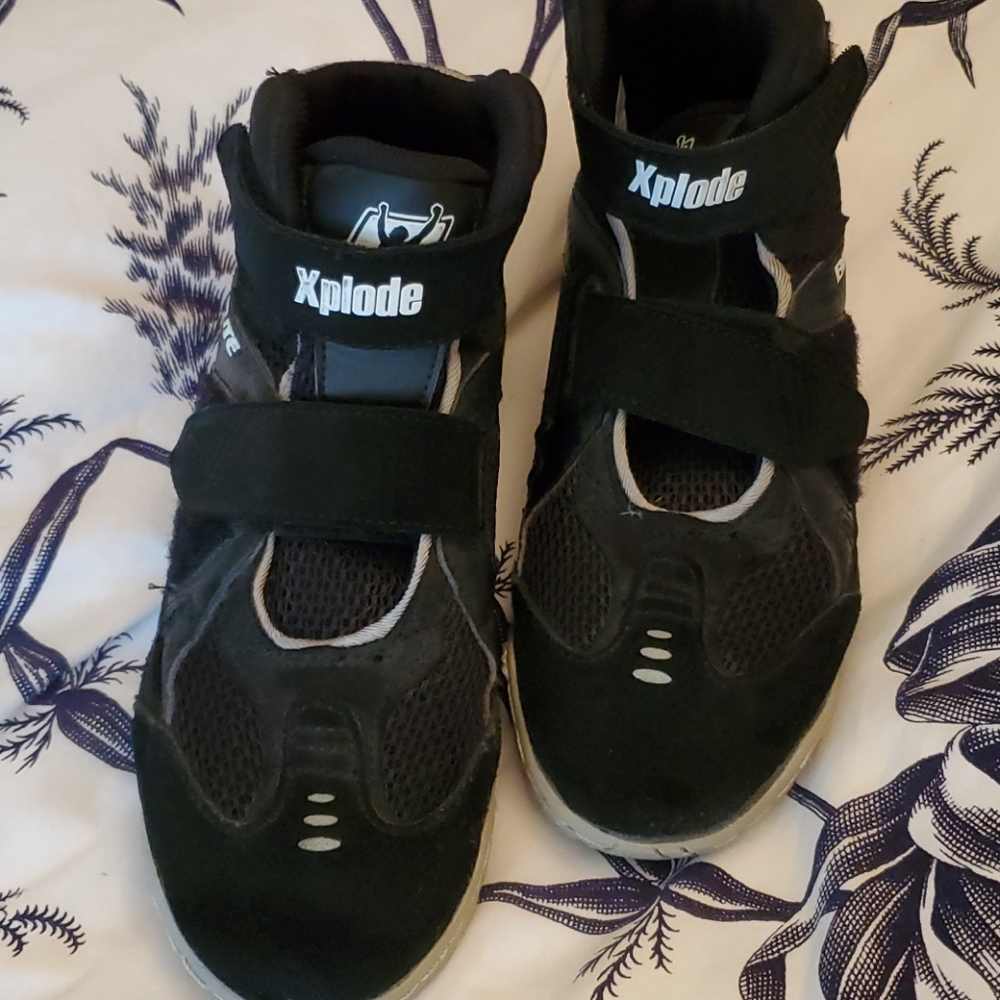 Like New Youth Wrestling Shoes